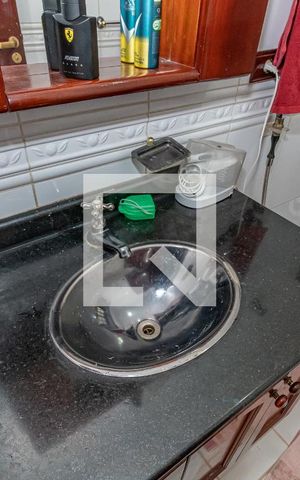 Casa de condomínio à venda com 220m², 4 quartos e 4 vagas Casa de condomínio à venda com 220m², 4 quartos e 4 vagasDetalhe Banheiro da Suíte 1