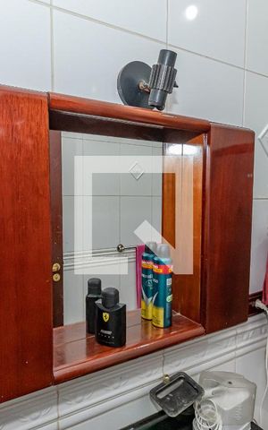 Casa de condomínio à venda com 220m², 4 quartos e 4 vagas Casa de condomínio à venda com 220m², 4 quartos e 4 vagasDetalhe Banheiro da Suíte 1