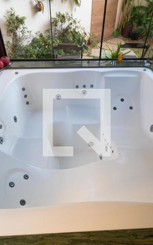 Apartamento à venda com 234m², 3 quartos e 2 vagas Apartamento à venda com 234m², 3 quartos e 2 vagasHidromassagem