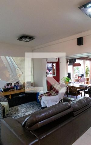 Apartamento à venda com 234m², 3 quartos e 2 vagas Apartamento à venda com 234m², 3 quartos e 2 vagasSala de TV