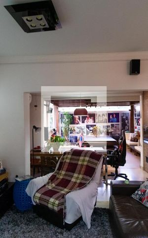 Apartamento à venda com 234m², 3 quartos e 2 vagas Apartamento à venda com 234m², 3 quartos e 2 vagasSala de TV