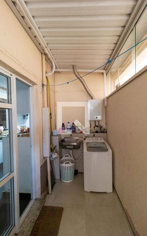 Apartamento à venda com 234m², 3 quartos e 2 vagas Apartamento à venda com 234m², 3 quartos e 2 vagasÁrea de Serviço