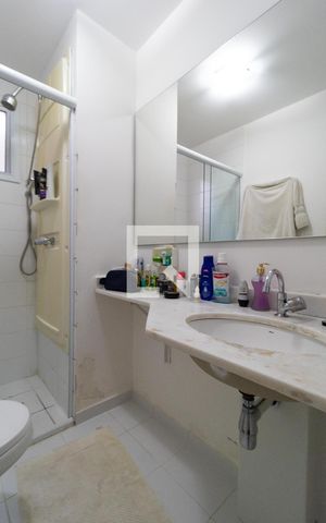 Apartamento à venda com 234m², 3 quartos e 2 vagas Apartamento à venda com 234m², 3 quartos e 2 vagasBanheiro da Suíte