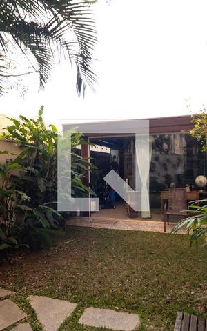 Apartamento à venda com 234m², 3 quartos e 2 vagas Apartamento à venda com 234m², 3 quartos e 2 vagasQuintal