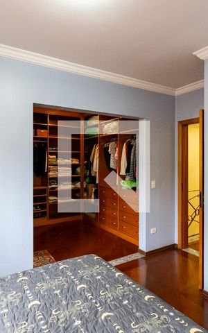 Casa à venda com 157m², 4 quartos e 2 vagasSuíte