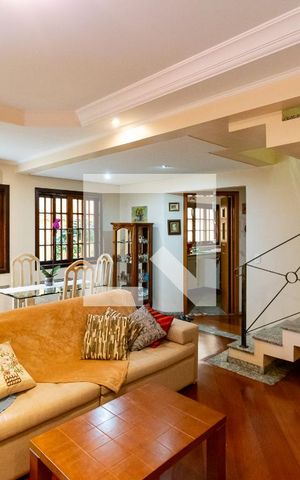 Casa à venda com 157m², 4 quartos e 2 vagasSala