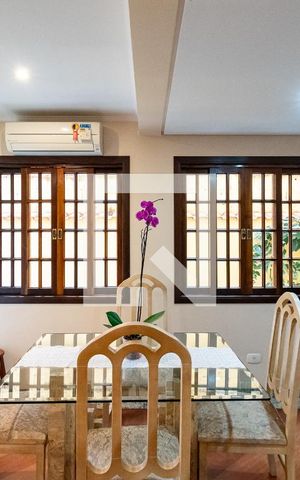 Casa à venda com 157m², 4 quartos e 2 vagasSala