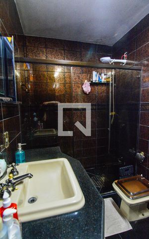 Casa à venda com 400m², 3 quartos e 4 vagas Casa à venda com 400m², 3 quartos e 4 vagasBanheiro da Suíte