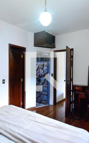 Casa à venda com 400m², 3 quartos e 4 vagas Casa à venda com 400m², 3 quartos e 4 vagasSuíte