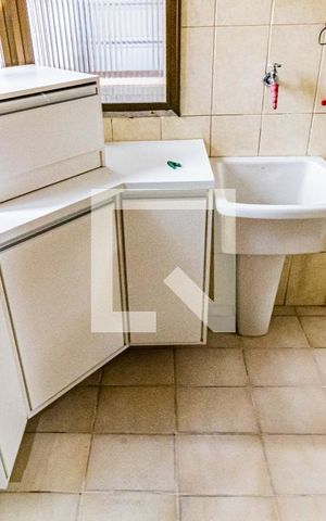 Apartamento à venda com 98m², 3 quartos e 2 vagas Apartamento à venda com 98m², 3 quartos e 2 vagasÁrea de Serviço