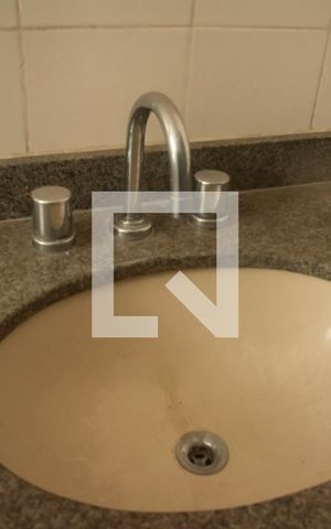 Apartamento à venda com 257m², 5 quartos e 4 vagasBanheiro da Suíte 2