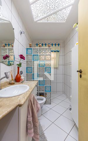 Casa à venda com 198m², 3 quartos e 1 vagaBanheiro 1