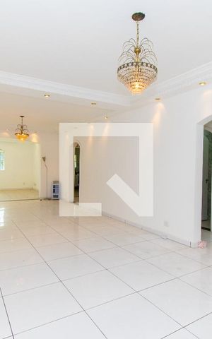 Casa à venda com 415m², 4 quartos e 5 vagas Casa à venda com 415m², 4 quartos e 5 vagasSala
