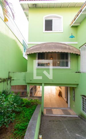 Casa à venda com 415m², 4 quartos e 5 vagas Casa à venda com 415m², 4 quartos e 5 vagasEntrada