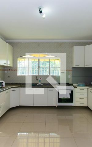 Casa à venda com 415m², 4 quartos e 5 vagas Casa à venda com 415m², 4 quartos e 5 vagasCozinha