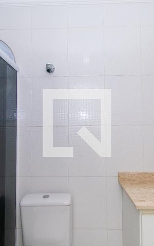 Casa à venda com 415m², 4 quartos e 5 vagas Casa à venda com 415m², 4 quartos e 5 vagasBanheiro da Suíte 1