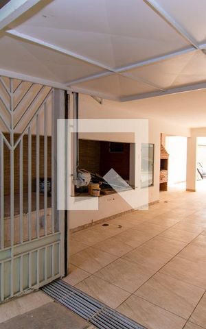 Casa à venda com 415m², 4 quartos e 5 vagas Casa à venda com 415m², 4 quartos e 5 vagasQuintal