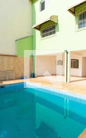 Casa à venda com 415m², 4 quartos e 5 vagas Casa à venda com 415m², 4 quartos e 5 vagasPiscina