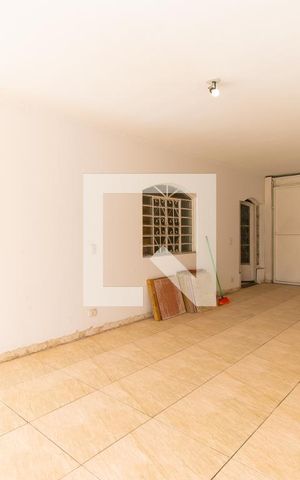 Casa à venda com 415m², 4 quartos e 5 vagas Casa à venda com 415m², 4 quartos e 5 vagasQuintal