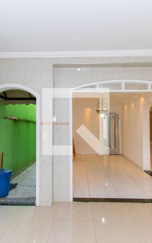 Casa à venda com 415m², 4 quartos e 5 vagas Casa à venda com 415m², 4 quartos e 5 vagasCozinha