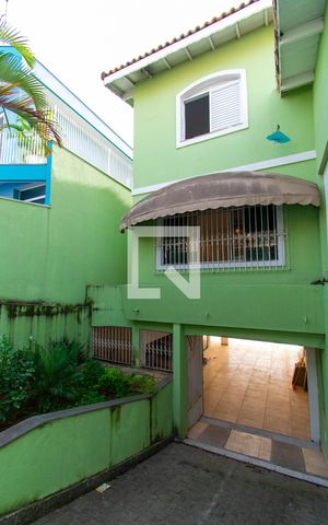 Casa à venda com 415m², 4 quartos e 5 vagas Casa à venda com 415m², 4 quartos e 5 vagasEntrada