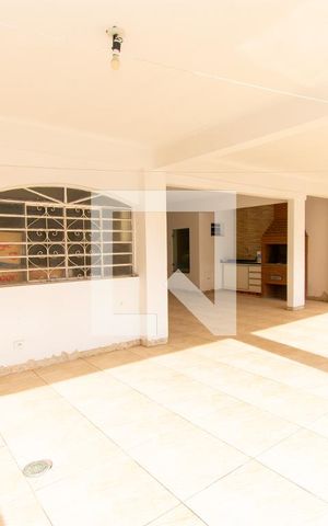 Casa à venda com 415m², 4 quartos e 5 vagas Casa à venda com 415m², 4 quartos e 5 vagasQuintal