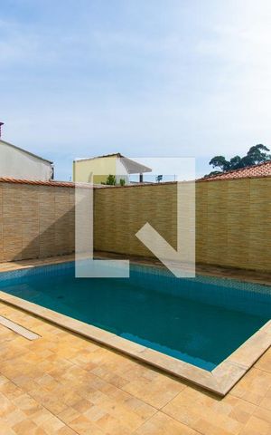 Casa à venda com 415m², 4 quartos e 5 vagas Casa à venda com 415m², 4 quartos e 5 vagasPiscina