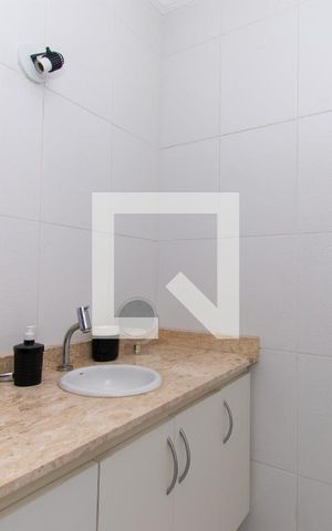 Casa à venda com 415m², 4 quartos e 5 vagas Casa à venda com 415m², 4 quartos e 5 vagasBanheiro da Suíte 1