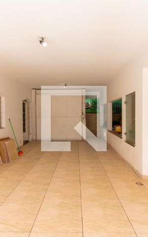 Casa à venda com 415m², 4 quartos e 5 vagas Casa à venda com 415m², 4 quartos e 5 vagasQuintal