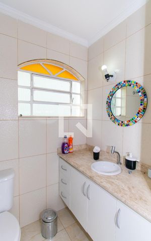 Casa à venda com 415m², 4 quartos e 5 vagas Casa à venda com 415m², 4 quartos e 5 vagasBanheiro Corredor