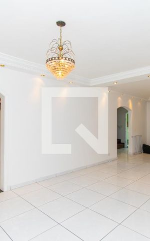 Casa à venda com 415m², 4 quartos e 5 vagas Casa à venda com 415m², 4 quartos e 5 vagasSala
