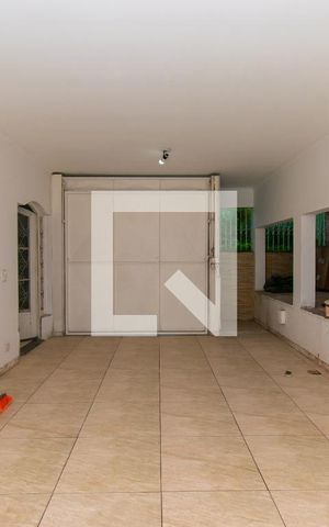 Casa à venda com 415m², 4 quartos e 5 vagas Casa à venda com 415m², 4 quartos e 5 vagasQuintal