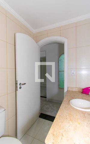 Casa à venda com 415m², 4 quartos e 5 vagas Casa à venda com 415m², 4 quartos e 5 vagasBanheiro da Suíte 2