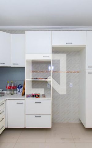 Casa à venda com 415m², 4 quartos e 5 vagas Casa à venda com 415m², 4 quartos e 5 vagasCozinha