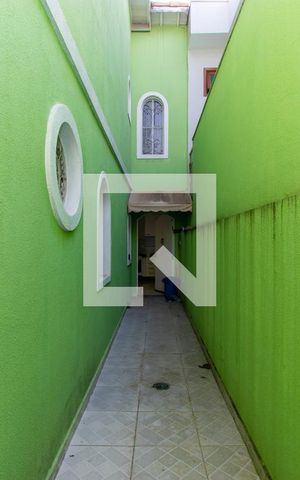 Casa à venda com 415m², 4 quartos e 5 vagas Casa à venda com 415m², 4 quartos e 5 vagasCorredor Externo