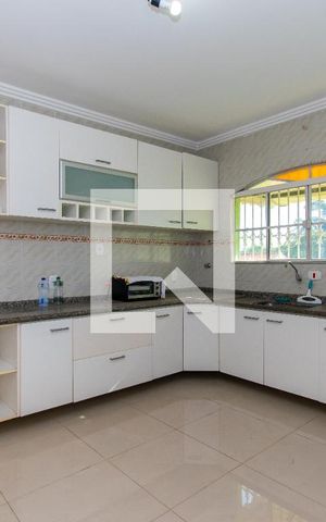 Casa à venda com 415m², 4 quartos e 5 vagas Casa à venda com 415m², 4 quartos e 5 vagasCozinha