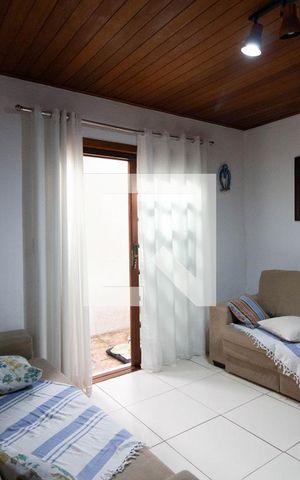 Casa à venda com 100m², 3 quartos e 2 vagas Casa à venda com 100m², 3 quartos e 2 vagasSala