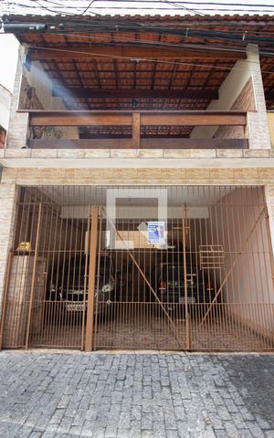 Casa à venda com 100m², 3 quartos e 2 vagas Casa à venda com 100m², 3 quartos e 2 vagasFachada