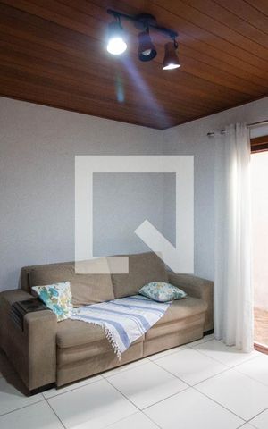 Casa à venda com 100m², 3 quartos e 2 vagas Casa à venda com 100m², 3 quartos e 2 vagasSala
