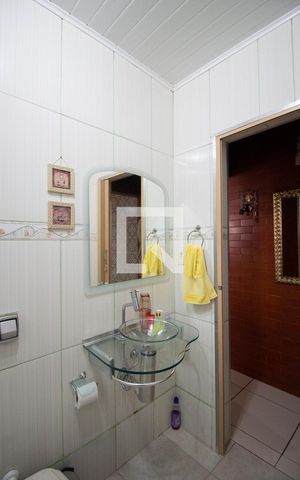 Casa à venda com 100m², 3 quartos e 2 vagas Casa à venda com 100m², 3 quartos e 2 vagasBanheiro