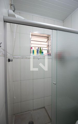 Casa à venda com 100m², 3 quartos e 2 vagas Casa à venda com 100m², 3 quartos e 2 vagasBanheiro