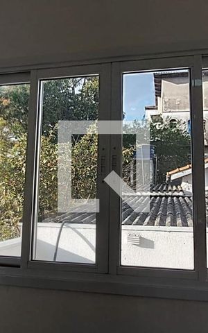 Casa para alugar com 460m², 4 quartos e 4 vagas Casa para alugar com 460m², 4 quartos e 4 vagasCozinha