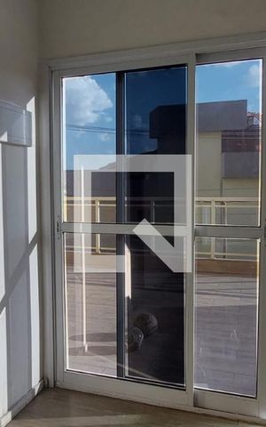Casa para alugar com 460m², 4 quartos e 4 vagas Casa para alugar com 460m², 4 quartos e 4 vagasSala