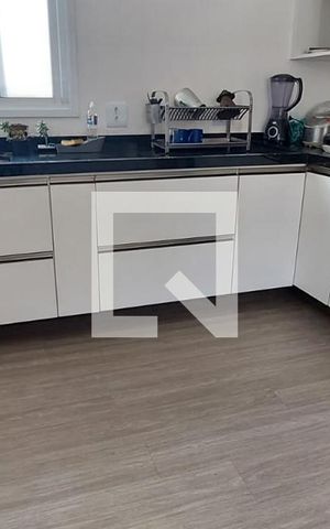 Casa para alugar com 460m², 4 quartos e 4 vagas Casa para alugar com 460m², 4 quartos e 4 vagasCozinha