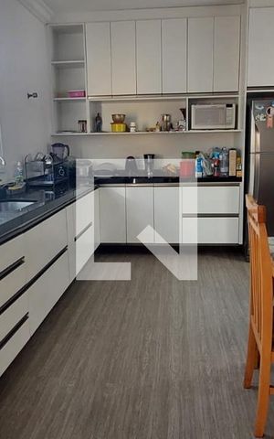 Casa para alugar com 460m², 4 quartos e 4 vagas Casa para alugar com 460m², 4 quartos e 4 vagasCozinha
