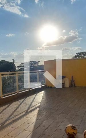 Casa para alugar com 460m², 4 quartos e 4 vagas Casa para alugar com 460m², 4 quartos e 4 vagasVaranda