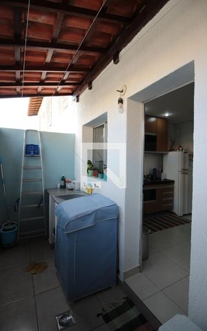 Casa de condomínio à venda com 71m², 2 quartos e 1 vagaÁrea de Serviço
