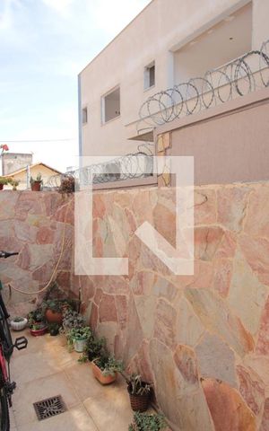 Casa de condomínio à venda com 71m², 2 quartos e 1 vagaEntrada