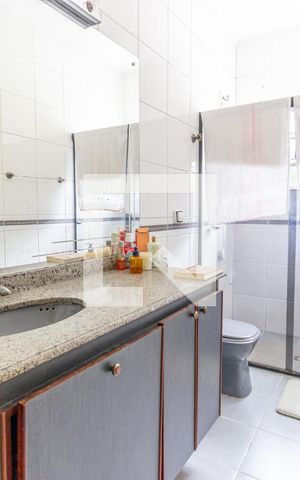 Casa para alugar com 352m², 3 quartos e 4 vagas Casa para alugar com 352m², 3 quartos e 4 vagasBanheiro