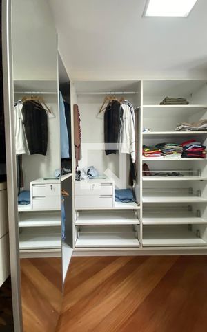 Casa de condomínio à venda com 3500m², 4 quartos e 16 vagasCloset da suíte 1